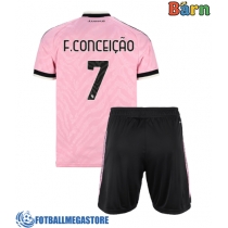 Fotballdrakt Barn Juventus Francisco Conceicao #7 Bortedraktsett 2026-27 Kortermet (+ Korte bukser)
